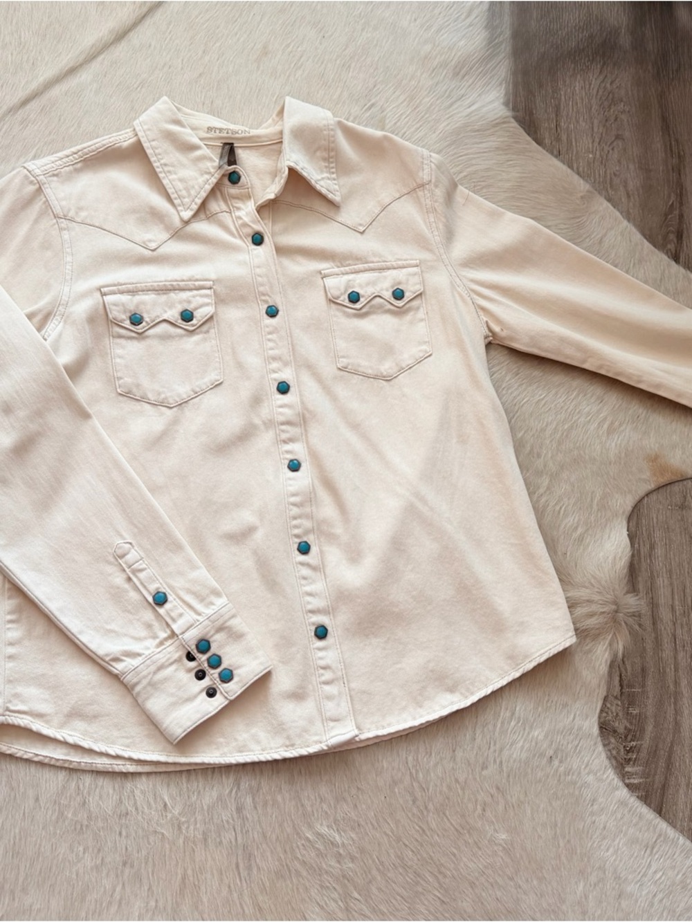 NWOT Stetson Women Cream Western Shirt with Turquoise Snaps